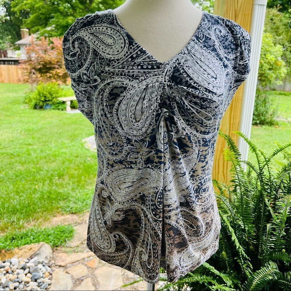 Liz Claiborne Paisley Print Navy Tan & White V-Neck-Line Top Size large
